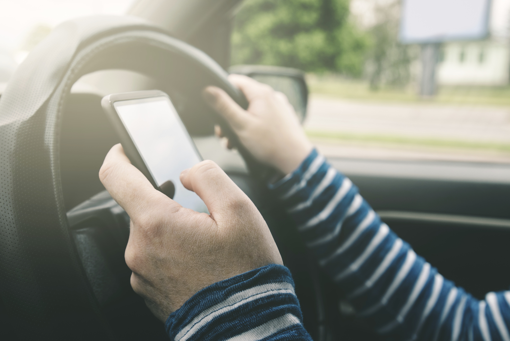 Driving While Using Your Cell Phone in St. Louis, Missouri
